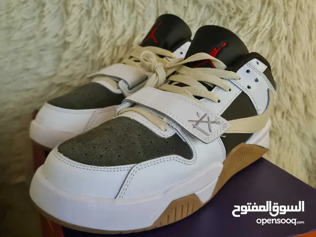 43 Sport Shoes in Amman