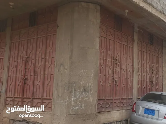 دكان للايجار 3فتحات ركني كبير وفيه حمام