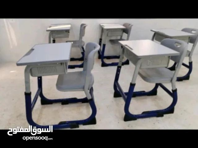 مكتب دراسي مع كرسي بحاله ممتازه