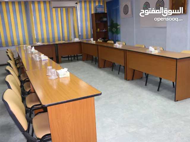 مركز تدريب واستشارات للبيع