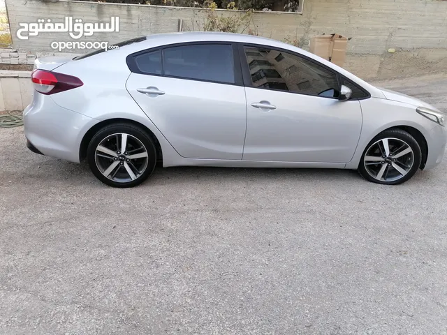 كيا K3 / موديل 2017 /فحص نخب / عداد قليل / ماتور 1600 تيربو / ديزل / اقتصاديه