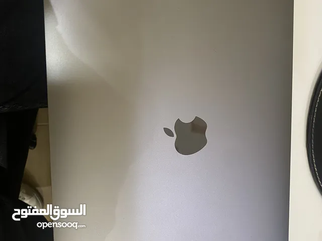 Macbook air قمة في النظافةً