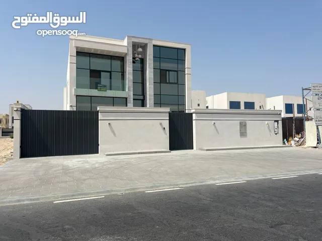 للبيع فيلا 5 غرف نوم ماستر ومجلس وصالة وغرفة خادمه بالشارقة منطقة الحوشي