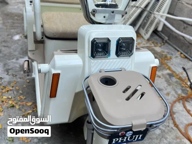 السلام عليكم تكتك شحن للبيع استعمال شهرين جديدة  تتحول ستوتة   سرعتها 60  وتمشي مسافة 40 كيلو متر