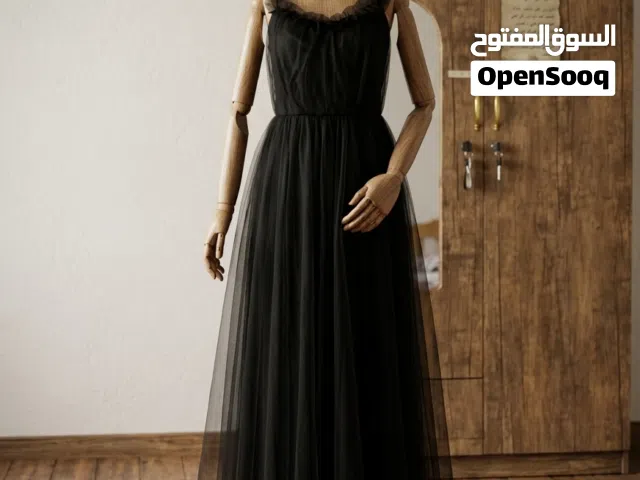 فستان اسود تول مبطن تصميم من قبل ماركه زارا اللون اسود فحمي تصميم عصري سعر 30الف والتوصيل مجانا