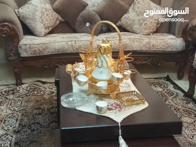 طقم كنب فاخر 14 مقعد مع طاولة وسط وسجادة فاخرة للبيع بسعر مغري جداً جداً جداً
