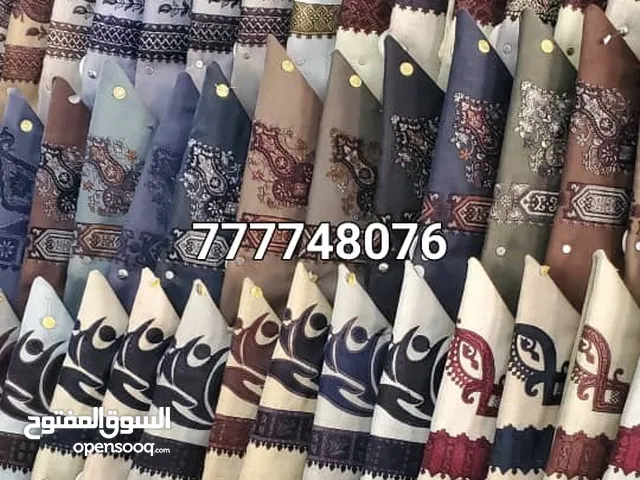 يوجد لدينا جميع انواع الملابس