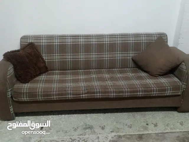 صوفا تفصيل حديد ثقيل عدد 2 وقابله للفتح كاتخت والجلوس واسعه لتخزين بحاله جيده والسعر حرق من الاخر
