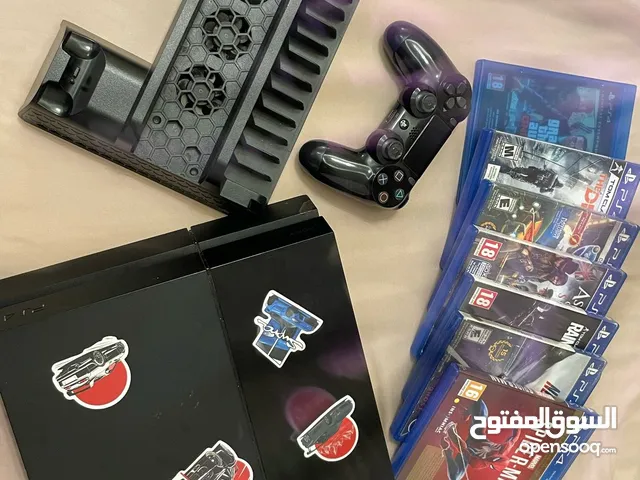 بلايستيشن 4 مع مجموعه من الاكسسوارات و Sidi