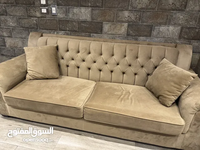 كنب مستعمل استعمال بسيط جدا كنب عدد 2 مفرد لون نيلي نظيف وعدد 1 ثلاث مقاعد لون بيج نظيف