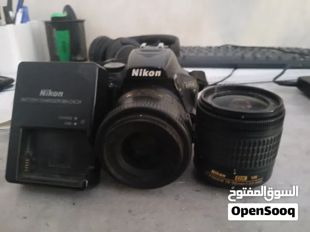 للبيع Nikon D5500 مع عدستين (35mm عزل + 18-55). تصوير احترافي، شاشة لمس (فيها كسر بسيط ما يؤثر)