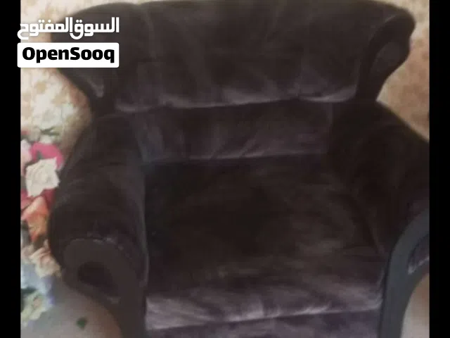 طقم كنب 8 مقاعد نضيف و خزانتين للبيع السعر 40 دينار التواصل واتس و يوجد كورنر امريكي
