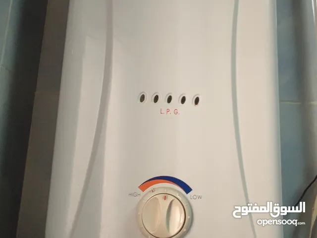 سخان يونيفرسال 10لتر غاز ديجيتال حالة فوق الممتازة