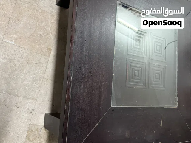 طاولة صالة او مجلس كبيرة