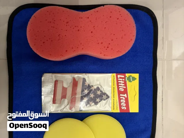 منتجات تنضيف. منشفه سفنجة كبيرا لي سيارات. وسفنجتين صغيرا لي السيارا  مع معطر جو كميه محدوده للبيع