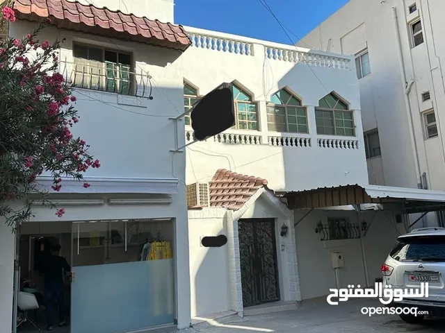 350m2 4 Bedrooms Townhouse for Sale in Manama Suqaya