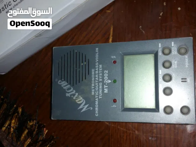 مجموعة كبيره من اكسسوارت الغيتار والعود مستعمل و جديد