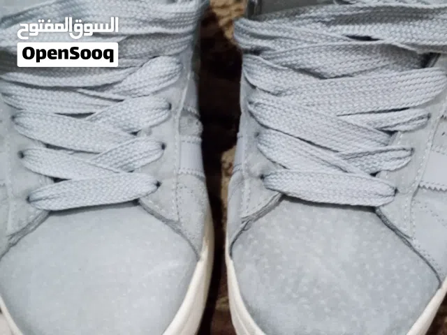 بوت كامبوس التبس لبسه وحده سبب البيع النمره صغيره  السعر 10دنانير