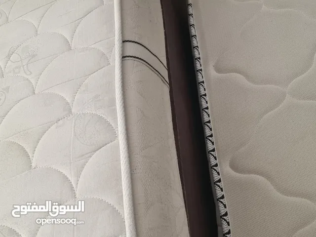 فرشة تخت مزوج للبيع . استعمال بسيط