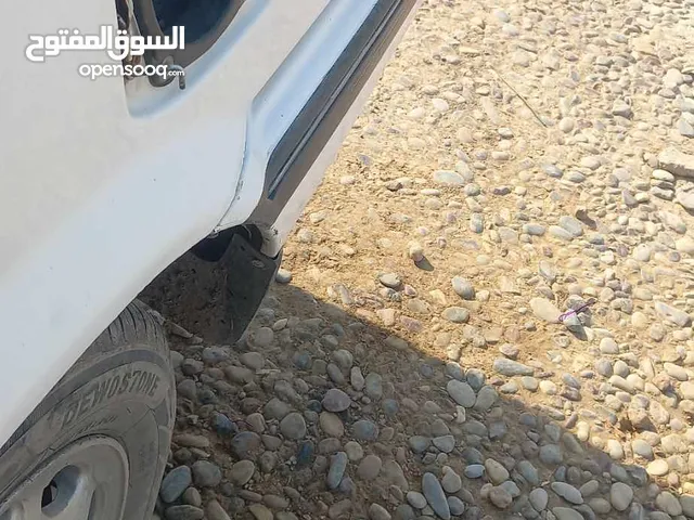 ابحث عن غطاء فتحة بانزين وباب الخارجي