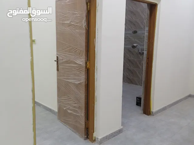 شقه ارضيه للايجار عنوان 140 عنوان قرب جسر تنومه سعر 450 استفسار على رقم مطلوب عائله صغيره سعر 450 ال