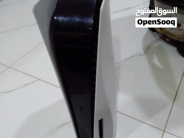 بلايستيشن 5 مع ملحق شاحن مزدوج