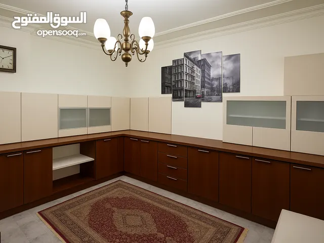 مطبخ خشب جوايكو مميز شبه جديد للبيع بالسعر مميز جدا المطبخ عبارة عن 3 واجهات بحالة الوكالة مميز جدا