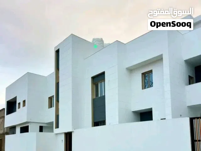 مبنى دورين يتكون من 4شقق يصلح استثمار للبيع في سيده عائشة  حي المهندسين ع قطران  مساحة 500متر