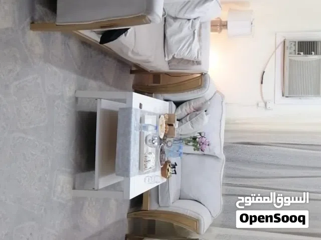 كنب يتسع لسبعه اشخاص