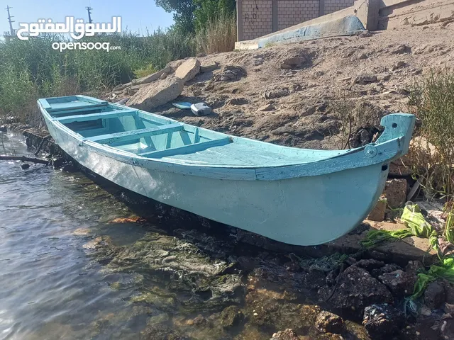 بلم فيبر نظيف قطع معمل طول 5 متر عرض 90 خفيف جدا و سريع يصير عليه مكينه من 5 إلى 15