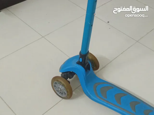 سكوتر أطفال ثلاثي العجلات - مستعمل بحالة جيدة