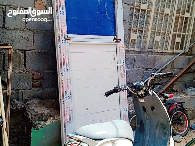 باب نظيف المنيوم هوه والايطار مالته ب75 وبي مجال