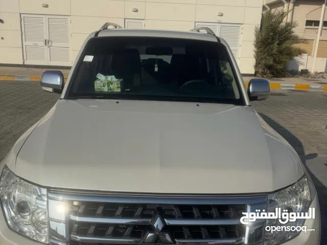 Mitsubishi pajero 2017 gls 3.5 v6 very good condition/ ميتسوبيشي باحيرو 2017 بحالة الوكالة