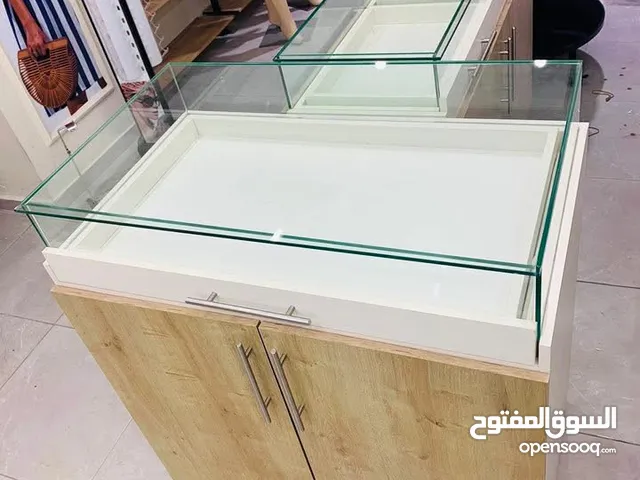 فرصة ذهبية للمعنيين" ديكور محل بوضع ممتاز"