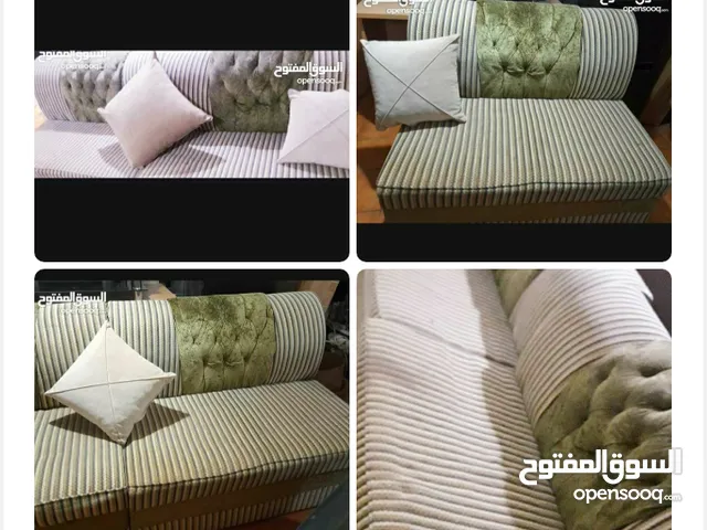 الرجاء التواصل مع الرقم  قطعتين كنبات فاخر جدا بحاله ممتازه مقاس كل قطعه 120×70 تقريبا مع الكوشيات