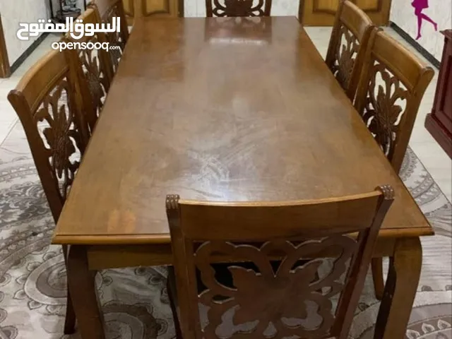 طاولة طعام