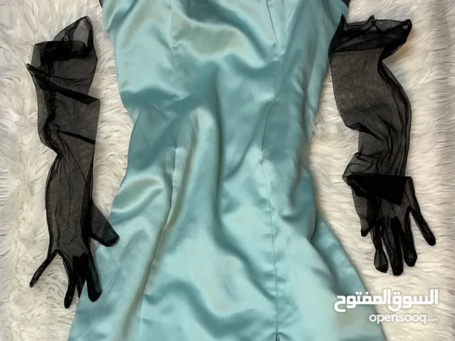 فساتين سهرة وحفلة للبيع