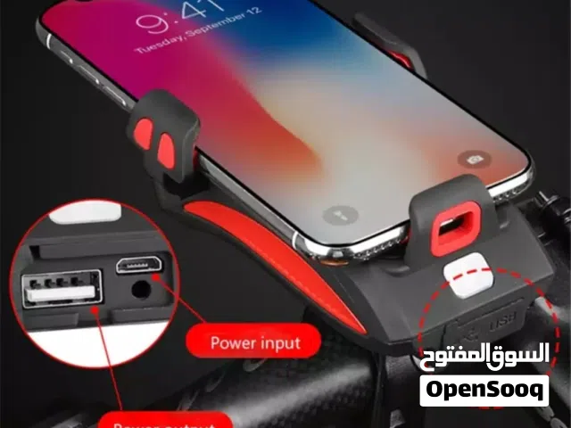 حامل هاتف عملي وعصري مصمم لتثبيت جهازك بشكل آمن أثناء القيادة، مع إضاءة أمامية قوية ومنبه (هورن)