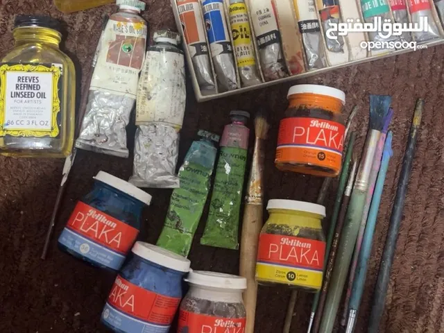 مجموعة أدوات رسم وألوان زيتية