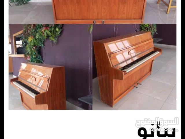 زبيانو مثل كانهو جديد ولا حتى خشط صغير انه مذهل وضعيته كل شيء في هذا البيانو سليمن ويعمل جيد جدا