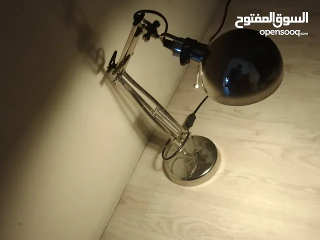 ليت او لمبه خاصه للمساعده على القراءه او للاضائه الخاصه