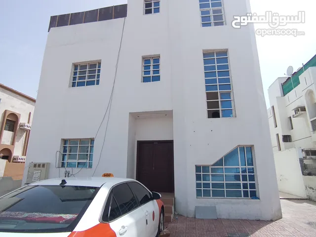 190 m2 4 Bedrooms Apartments for Rent in Muscat Al Khoud