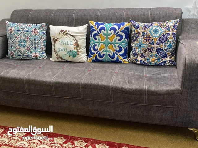 كنب ثقيل بحالة ممتازة غير تجاري للبيع في اربد مستعمل مدة 3 أشهر فقط