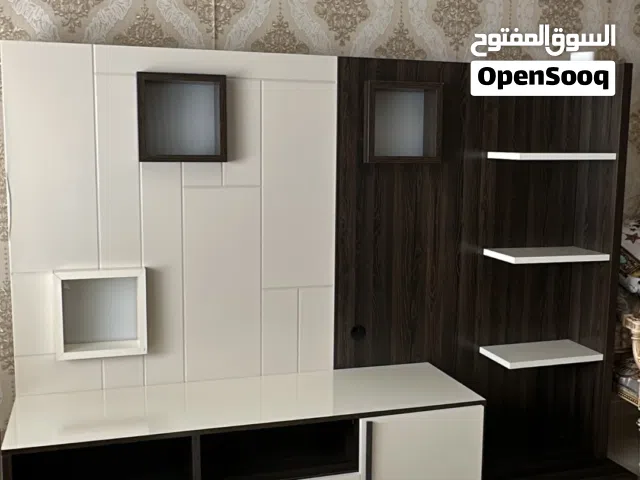 مكتبه من الخشف الفاخر معا اضاءه داخل المربعات