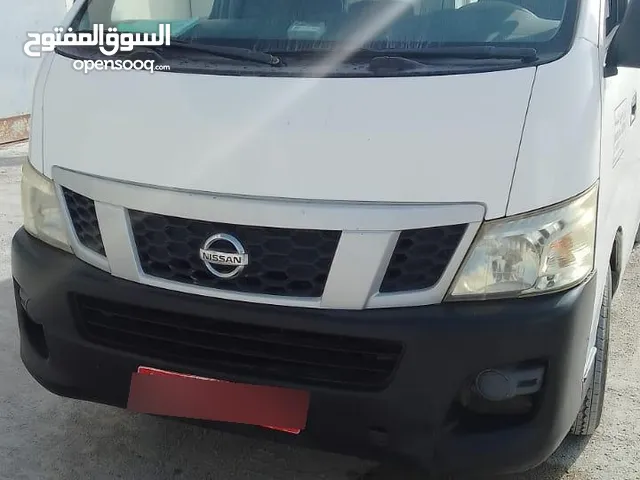 باص نسان حاله ممتاز مقفل