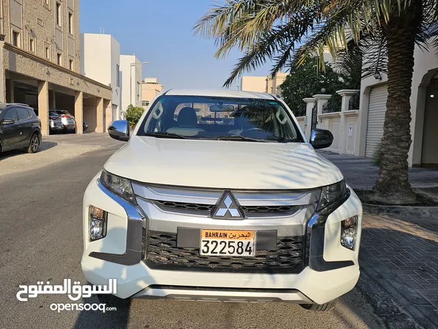 بيك اب متسبيشي L200 4X4 فول اوتوماتيك - قير عادي