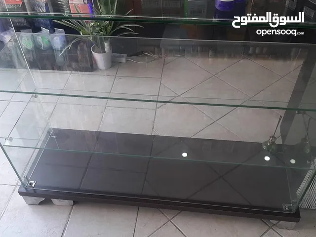وحدات رفوف خشب وكاونترات للبيع مستعمل في حالة الجديد