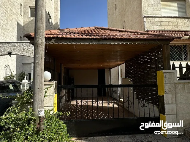 شقة غير مفروشة ارضية للإيجار في ام السماق -منطقة سكنية راقية