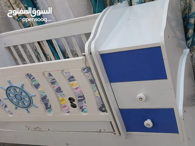 سرير طفل متحرك وثابت