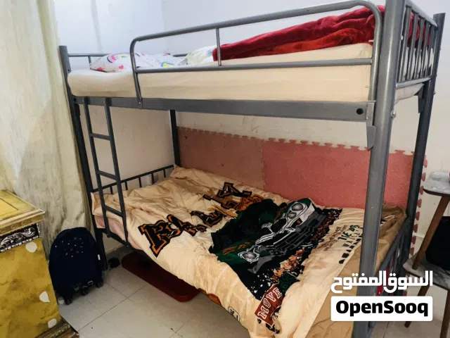 سرير حديد عدد 2 دبل بحاله ممتازه استخدام شهرين
